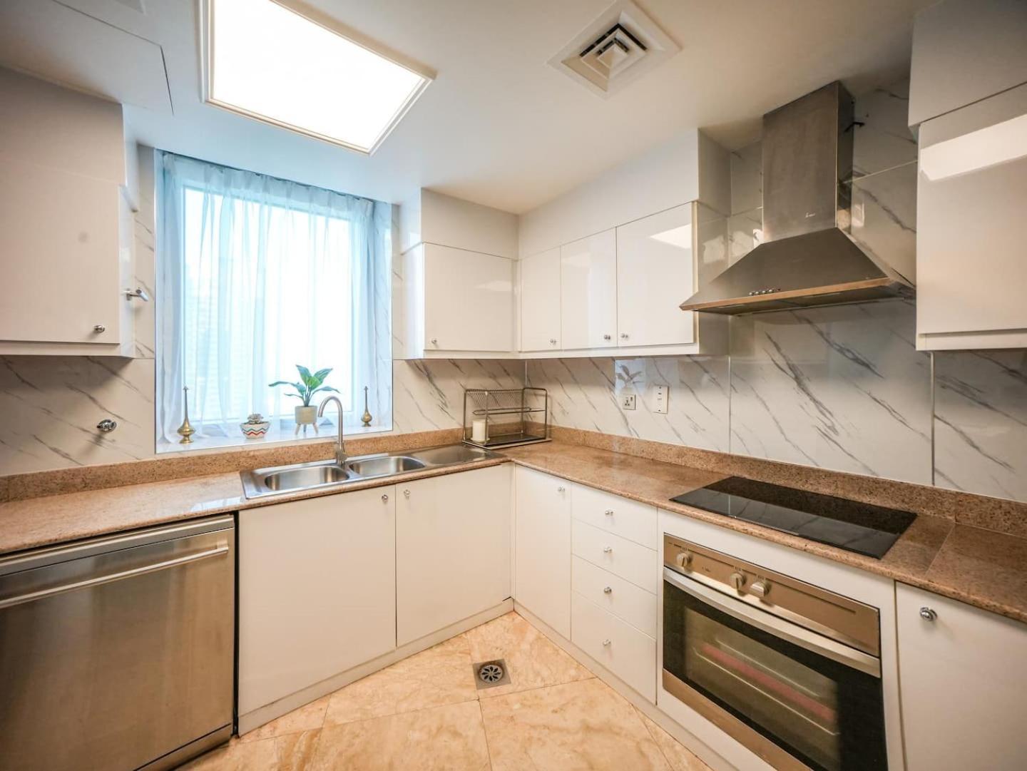 Deluxe 3 Bedroom With Marina & Sea View Дубай Екстериор снимка