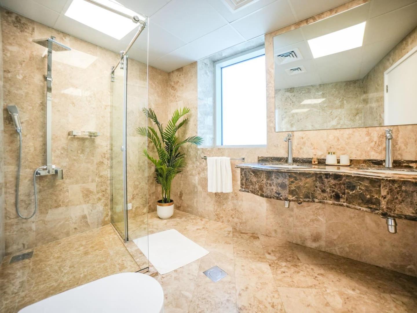 Deluxe 3 Bedroom With Marina & Sea View Дубай Екстериор снимка